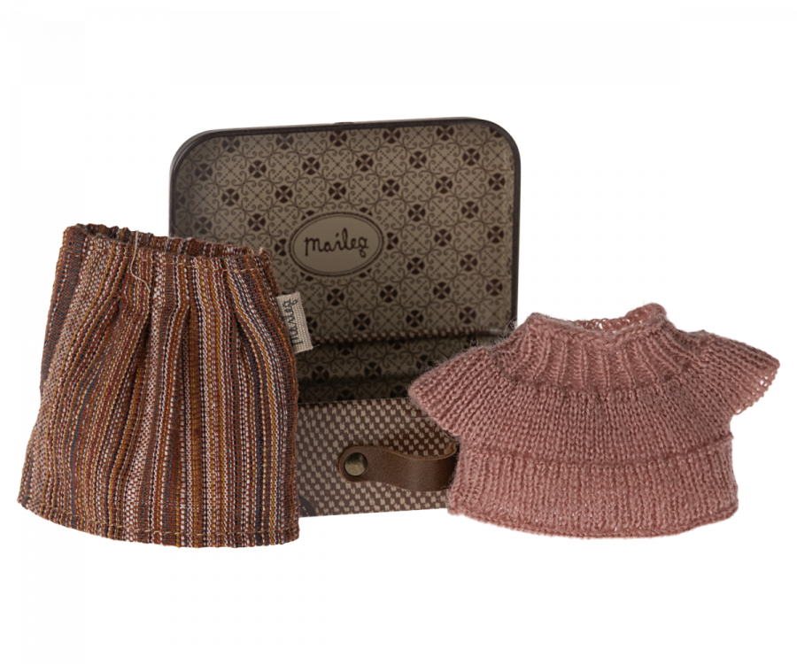 Maileg Knitted blouse and skirt in suitcase, Grandma mouse