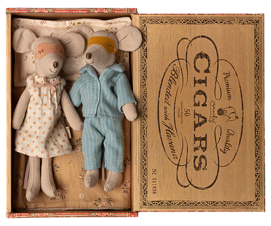 Maileg Mum & Dad mice in cigarbox