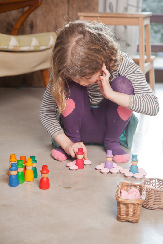 Grapat Wood Coloured Wizard Nins With Hats 12 pcs