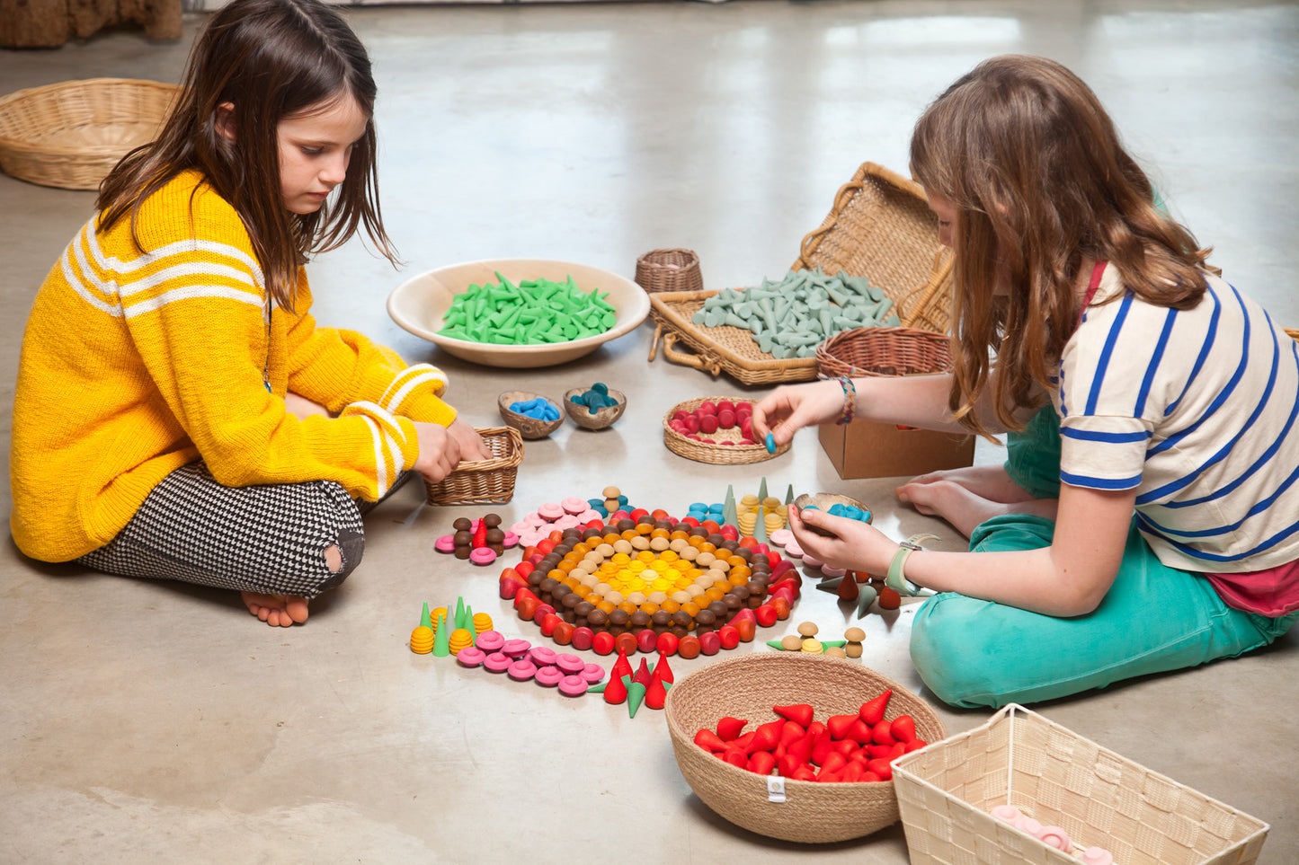 Grapat Wood Mandala Three Fires 36 pcs (Reds)