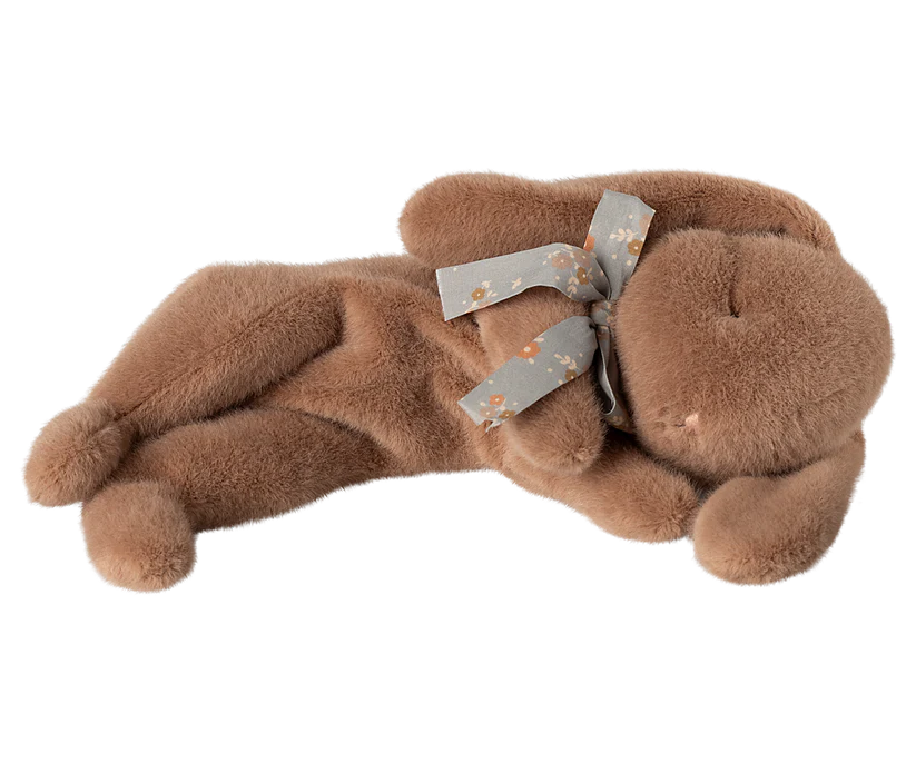 Maileg Sleeping bunny plush, Small - Soft brown