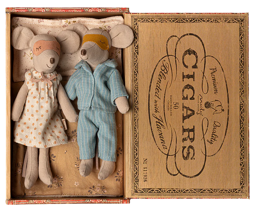 Maileg Mum & Dad mice in cigarbox