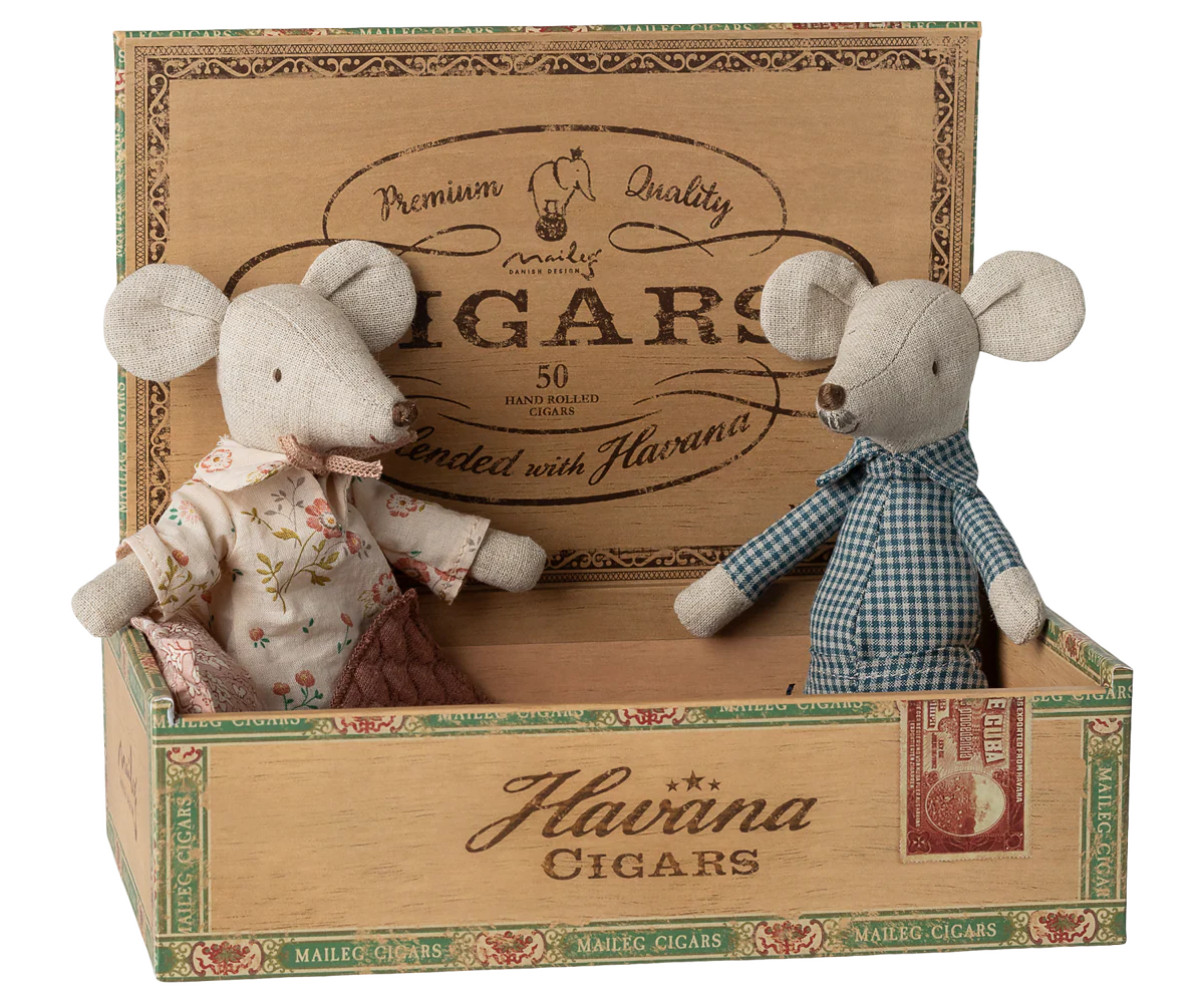 Maileg Grandma and grandpa mice in cigarbox