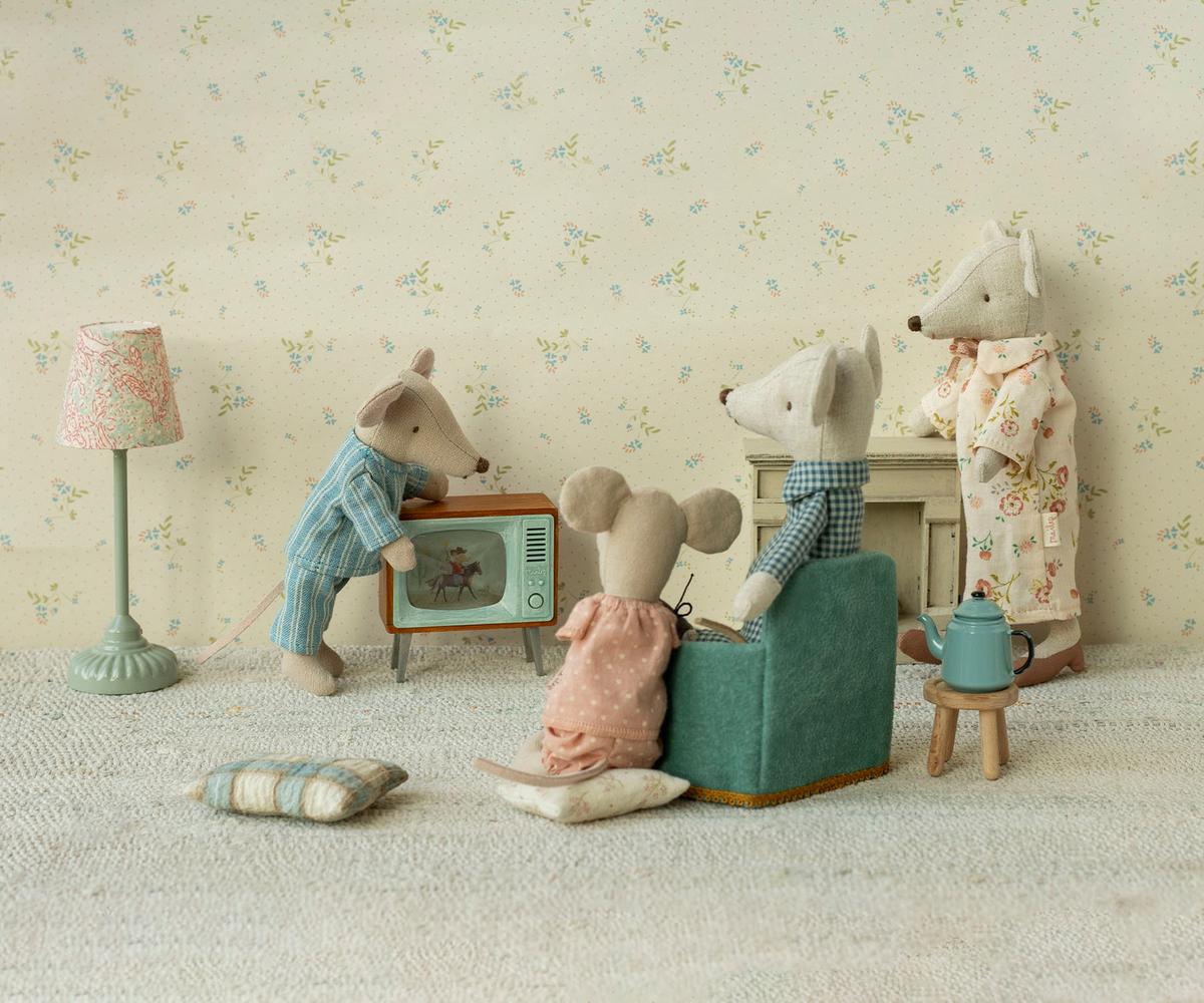 Maileg Grandma and grandpa mice in cigarbox