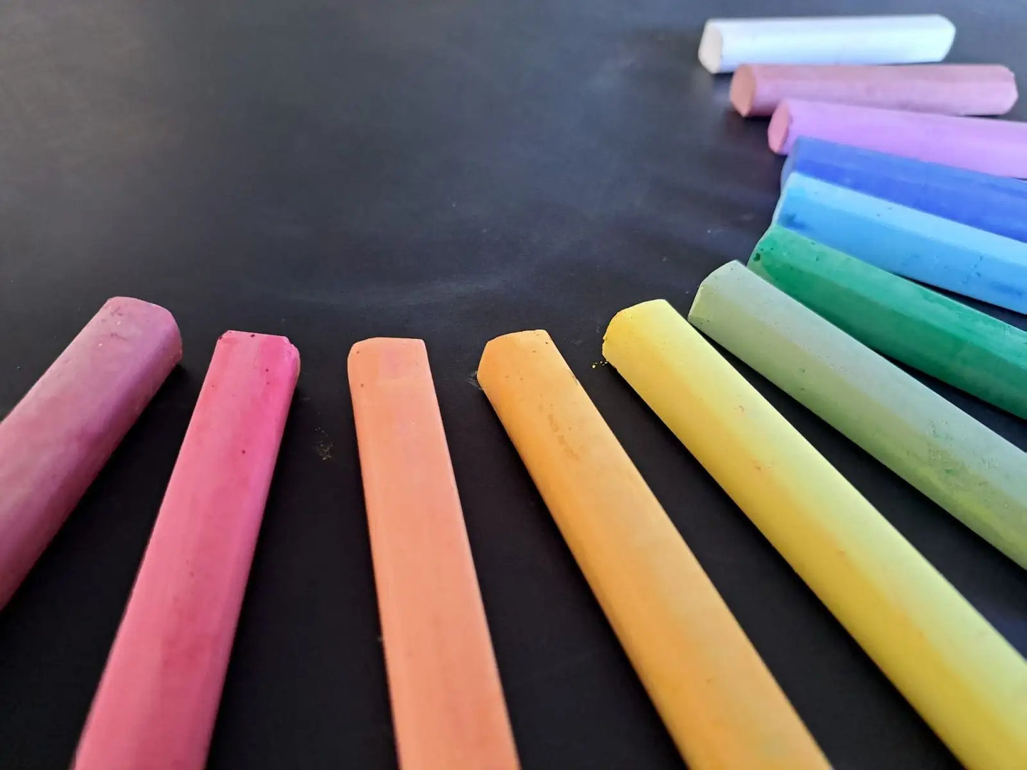 Blackboard Pastel Chalk 12 assorted colours